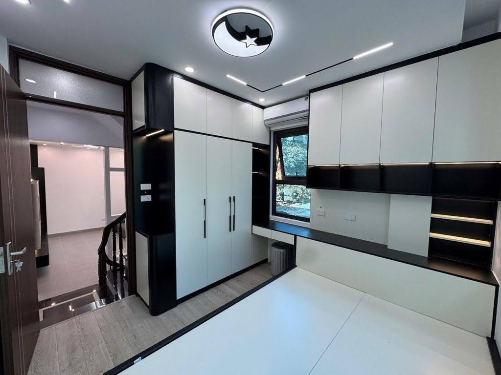 Bán gấp nhà Nguyễn Công Trứ, DT 35m2x5T, giá 10 tỷ, nhà đẹp ở ngay tặng toàn bộ nội thất